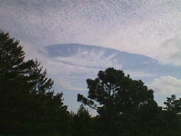 sky fallstreak hole cloud