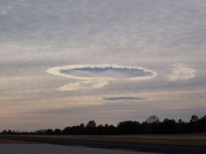 sky fallstreak hole cloud