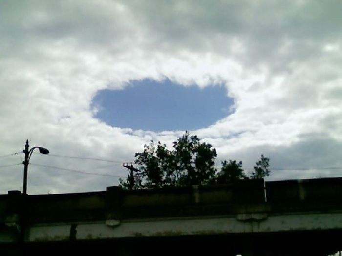 sky fallstreak hole cloud