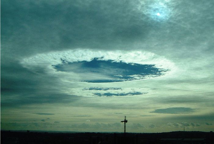 sky fallstreak hole cloud