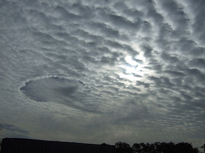 sky fallstreak hole cloud