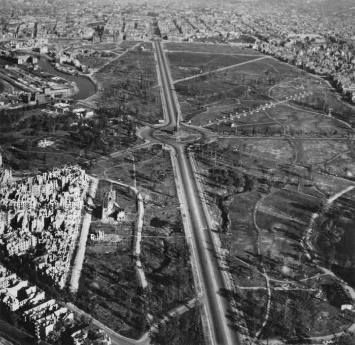 History: World War II photography, Berlin, Germany