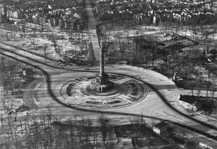 History: World War II photography, Berlin, Germany