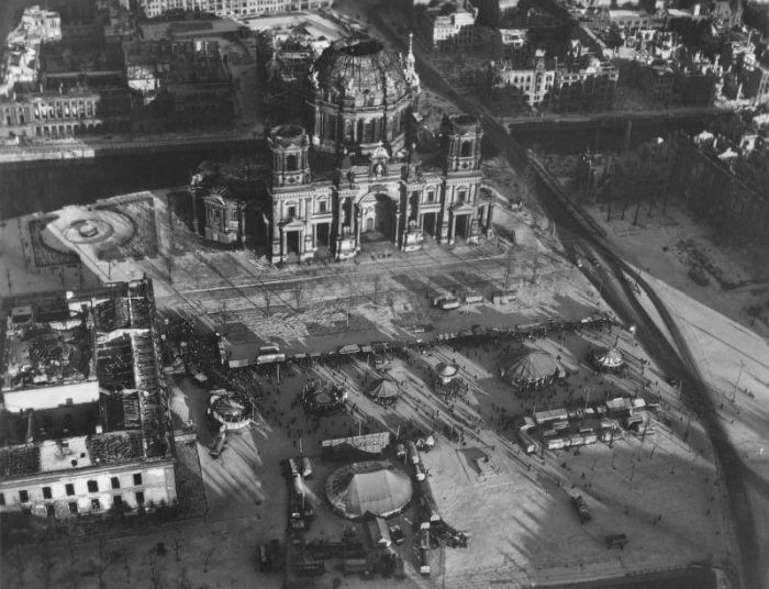 History: World War II photography, Berlin, Germany