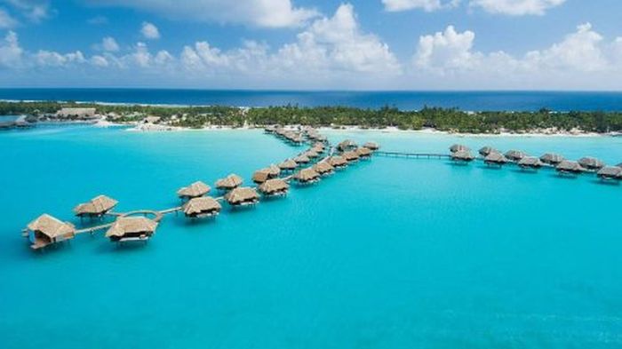 Four Seasons resort, Bora Bora, Society Islands, French Polynesia, Pacific Ocean