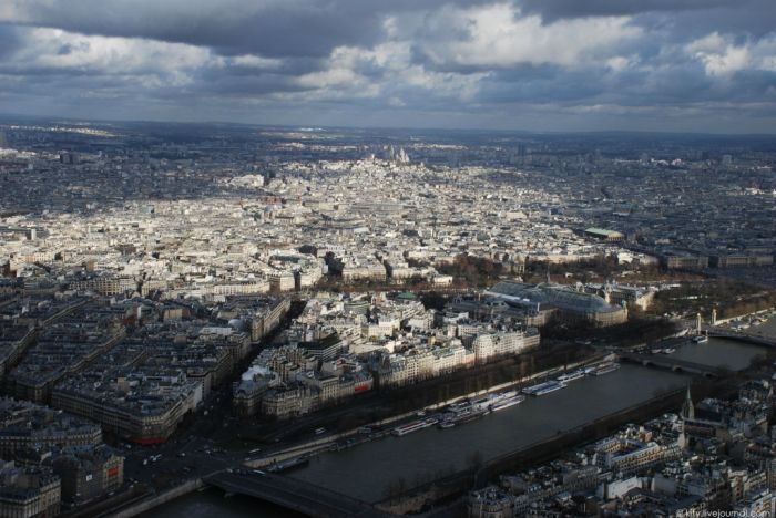 Bird's-eye view of Paris, France