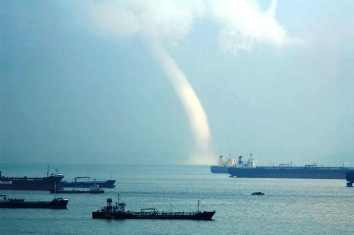 waterspout tornado