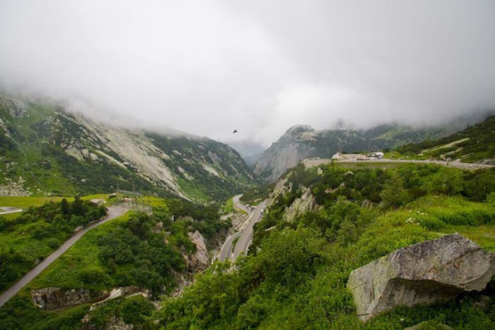 dangerous roads around the world