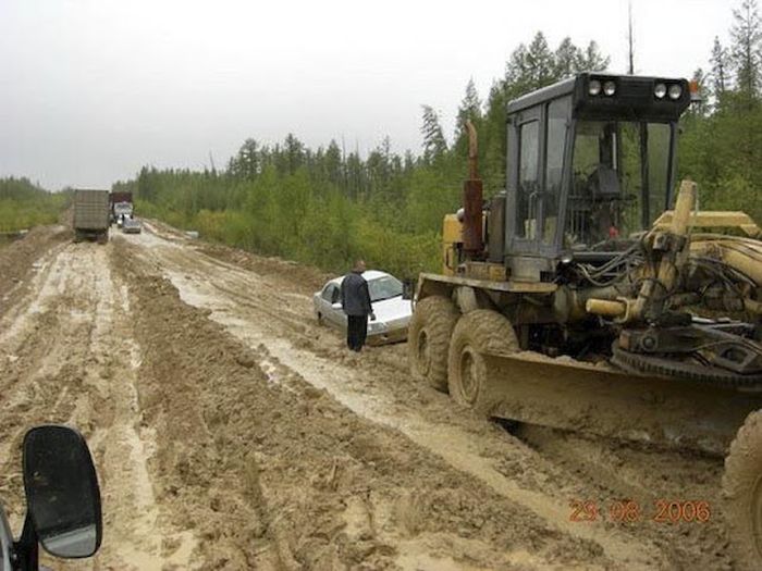 dangerous roads around the world