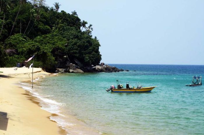 photos of beaches and shorelines