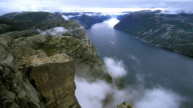 Preikestolen, Hyvlatonnå, Preacher's Pulpit Rock, Lysefjorden, Forsand, Ryfylke, Norway