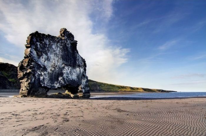 Dynosaur Rock Hvítserkur, Vatnsnes, Iceland