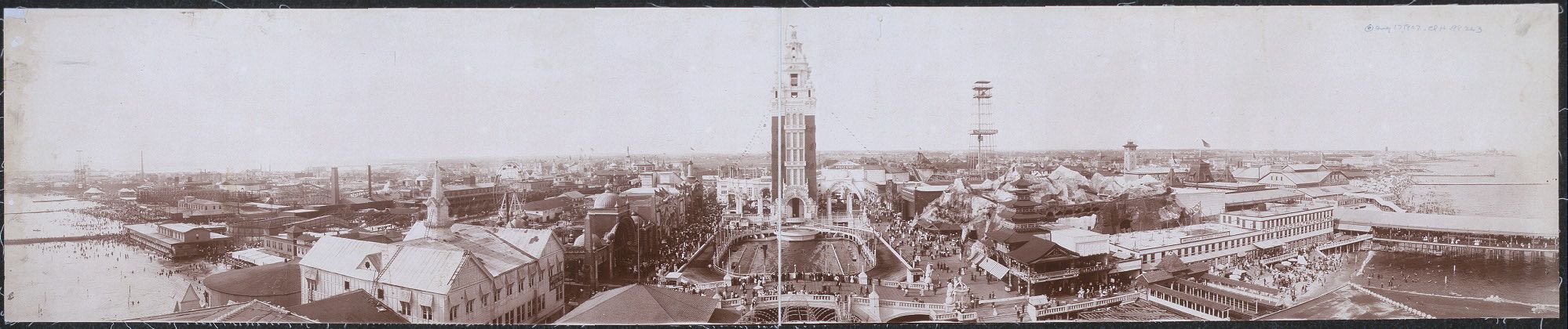 History: Panoramic black and white photos of New York City, 1902-1913, United States