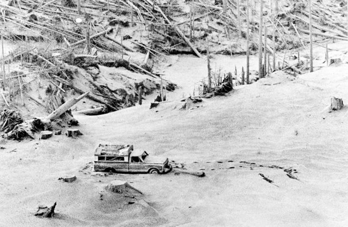 1980 Eruption of Mount St. Helens by Robert Emerson Landsburg