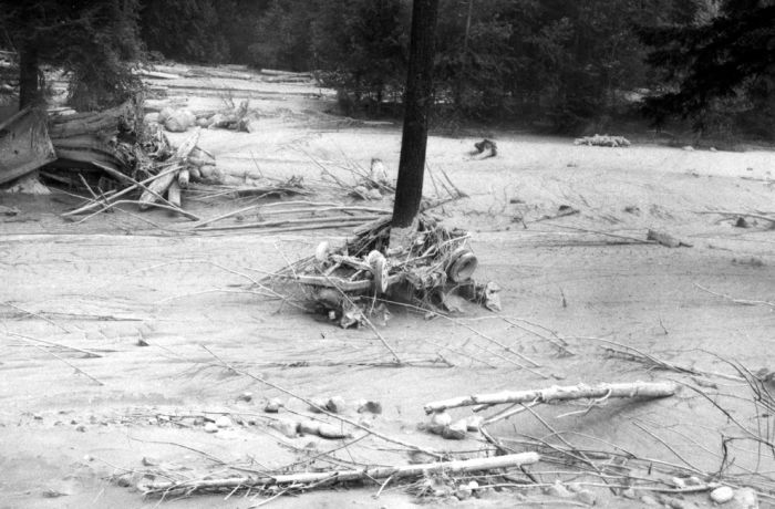 1980 Eruption of Mount St. Helens by Robert Emerson Landsburg