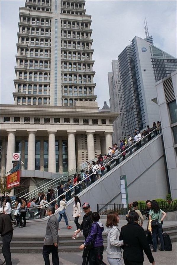 Lujiazui Pedestrian Bridge, Pudong district, Shanghai, China