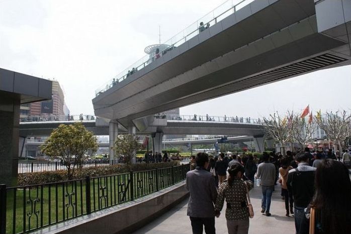 Lujiazui Pedestrian Bridge, Pudong district, Shanghai, China