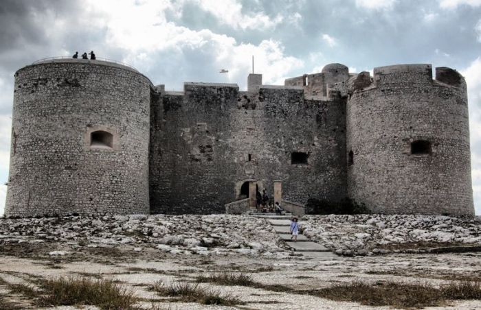 Château d'If fortress on the island of If, Frioul Archipelago, Bay of Marseille, Mediterranean Sea, France