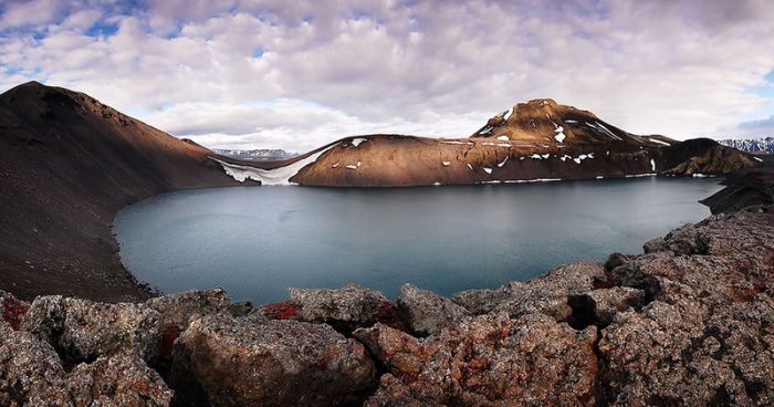 volcanic crater lake