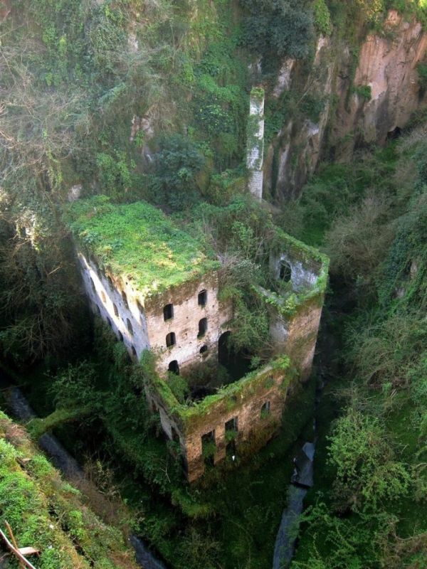 abandoned places around the world