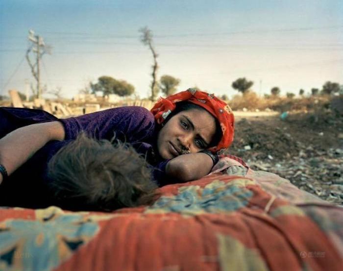 Life of gypsies by Joakim Eskildsen