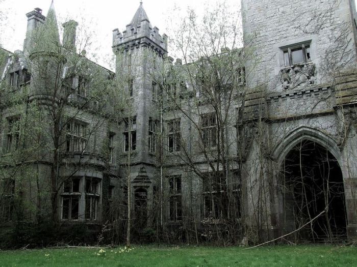 Château Miranda Castle, Celles, Namur, Belgium