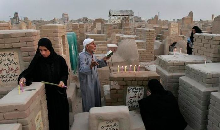 Wadi Al-Salaam cemetery