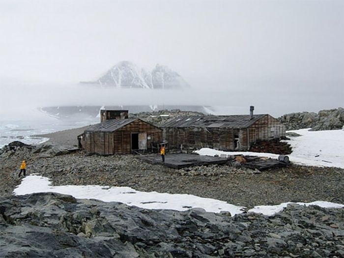 Abandoned places of Antarctica, Antarctic Plateau