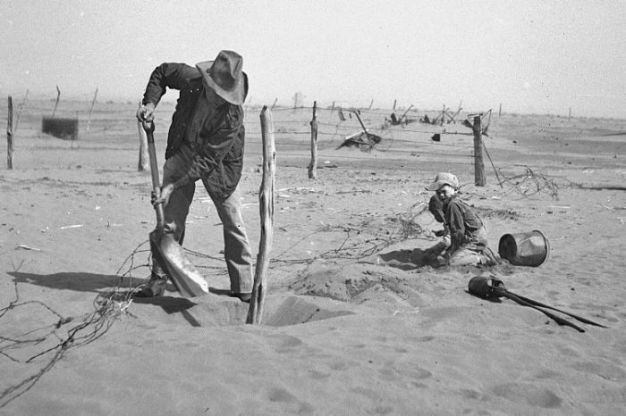 History: Dust Bowl, Dirty Thirties, 1930s, Great Plains, American and Canadian prairies