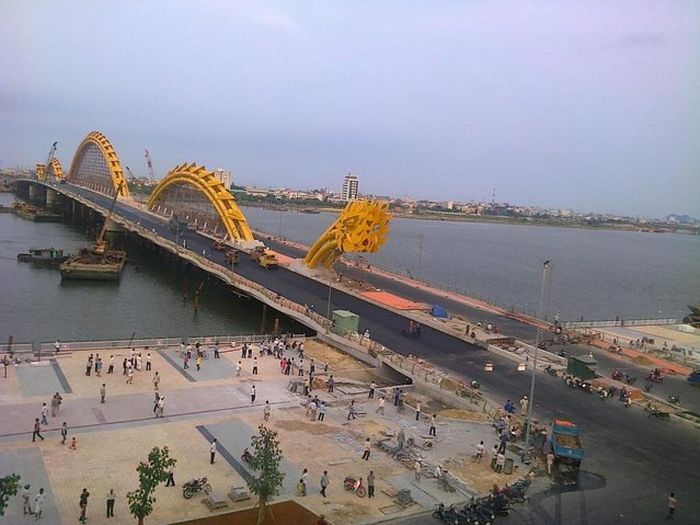 Dragon Bridge, Cầu Rồng, River Hàn at Da Nang, Vietnam