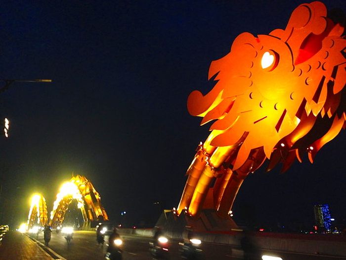 Dragon Bridge, Cầu Rồng, River Hàn at Da Nang, Vietnam