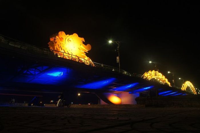 Dragon Bridge, Cầu Rồng, River Hàn at Da Nang, Vietnam