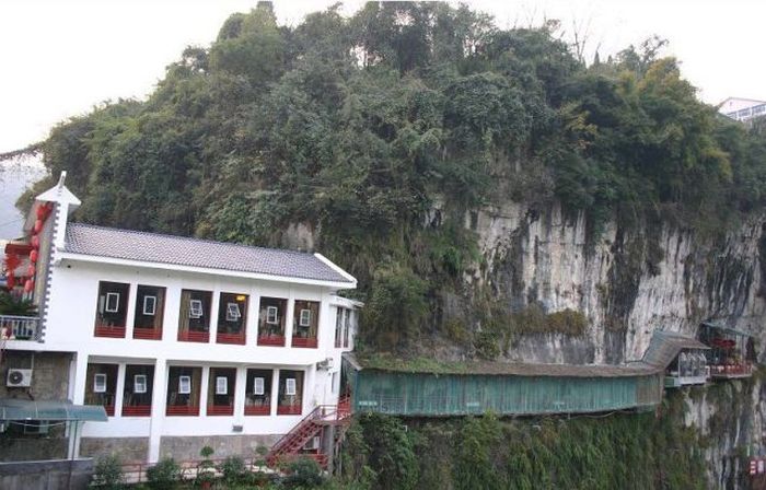 Fanven restaurant, Happy valley, Xiling Gorge, Yangtze River, Hubei province, China