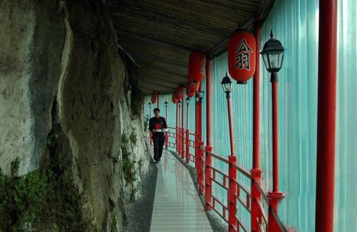 Fanven restaurant, Happy valley, Xiling Gorge, Yangtze River, Hubei province, China