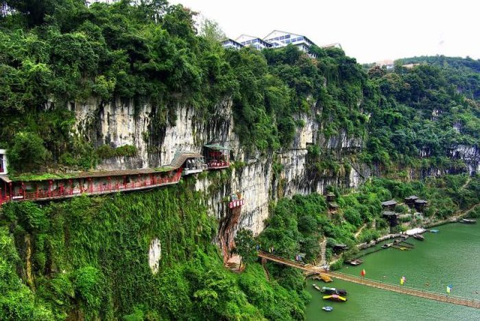 Fanven restaurant, Happy valley, Xiling Gorge, Yangtze River, Hubei province, China