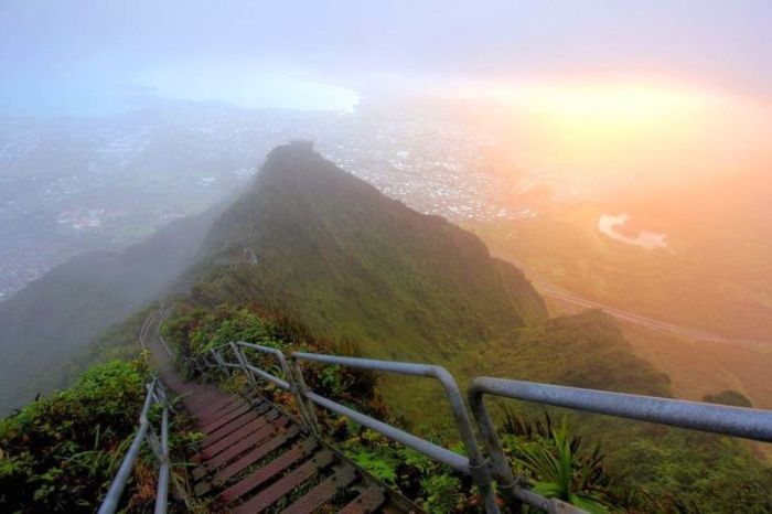 Stairway to Heaven, Haʻikū Stairs, Oʻahu, Hawaiian Islands, United States