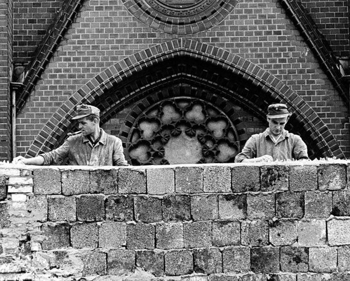 History: 1961 Construction of Berlin Wall barrier, Berlin, Germany