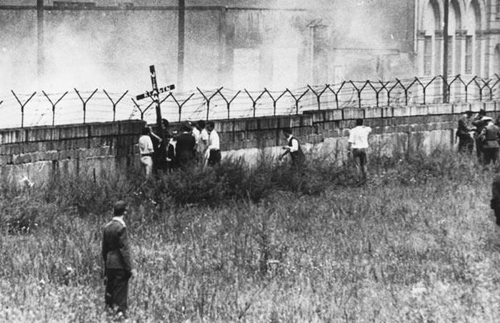 History: 1961 Construction of Berlin Wall barrier, Berlin, Germany