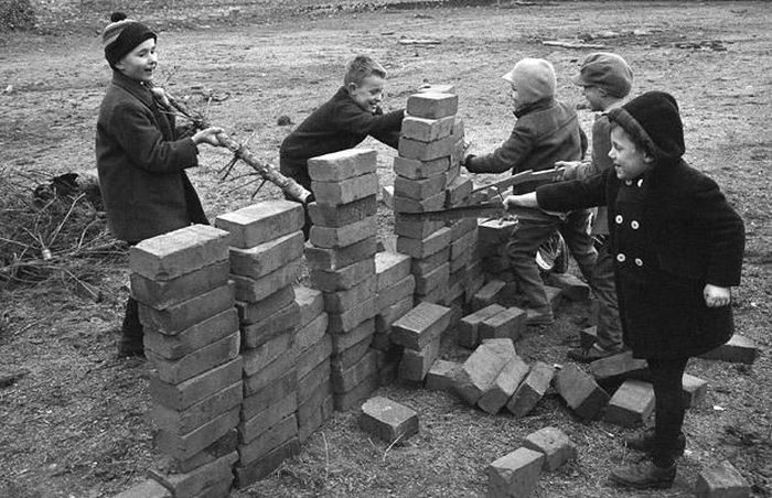 History: 1961 Construction of Berlin Wall barrier, Berlin, Germany