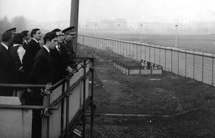 History: 1961 Construction of Berlin Wall barrier, Berlin, Germany