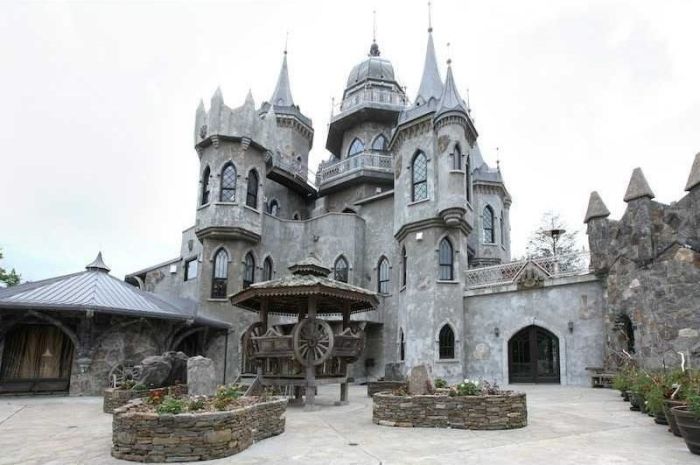 Luxury medieval castle by Christopher Mark, Woodstock, Connecticut, United States