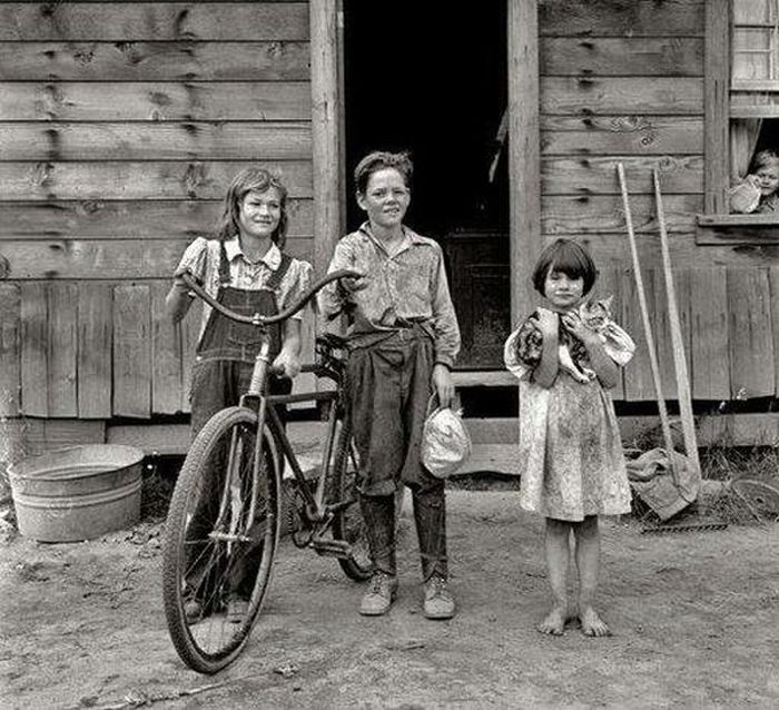 History: The Great Depression by Dorothea Lange, 1939-1943, United States