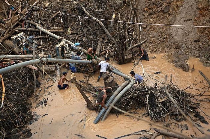 Gold rush, Peruvian Amazon, Madre de Dios, Peru