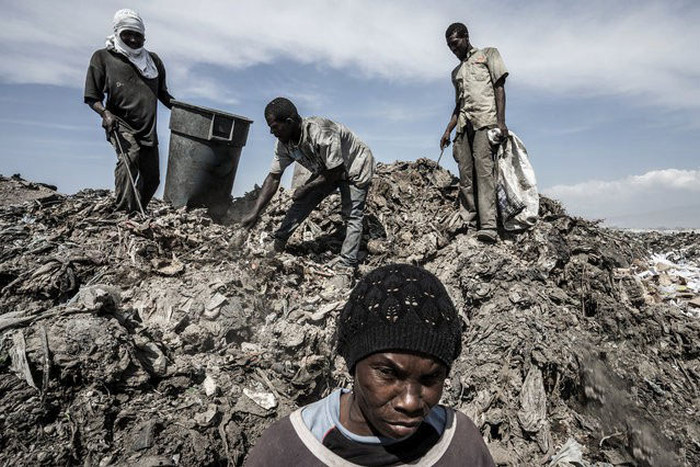 Scavenging in Port-au-Prince, Ouest, Haiti