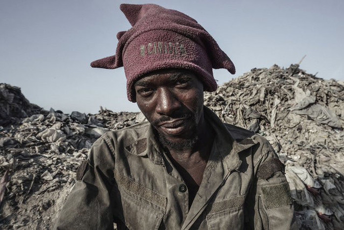 Scavenging in Port-au-Prince, Ouest, Haiti