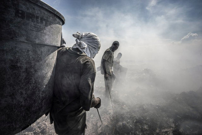 Scavenging in Port-au-Prince, Ouest, Haiti