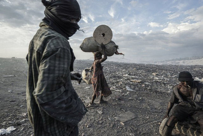 Scavenging in Port-au-Prince, Ouest, Haiti