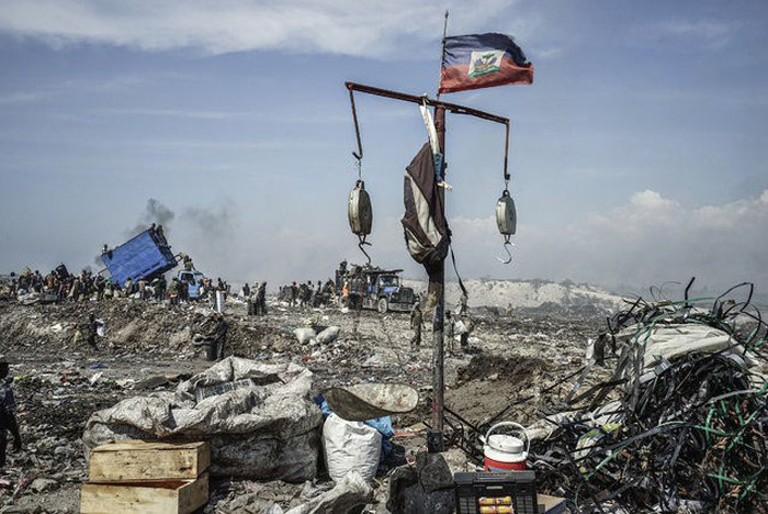 Scavenging in Port-au-Prince, Ouest, Haiti