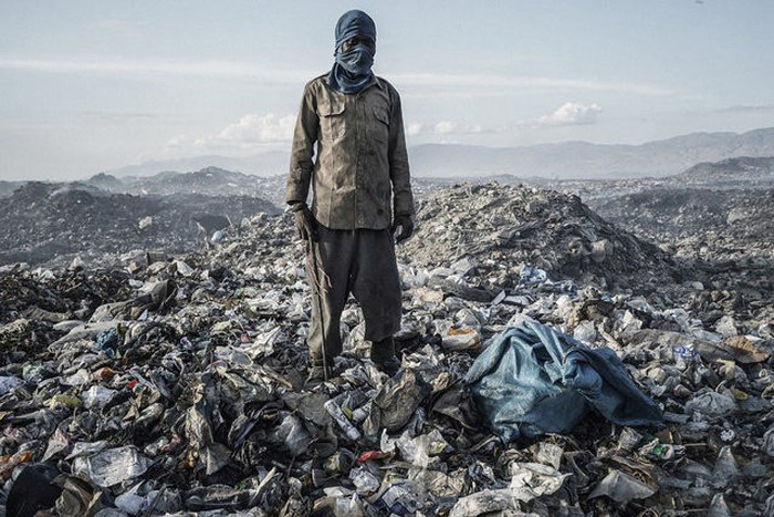 Scavenging in Port-au-Prince, Ouest, Haiti