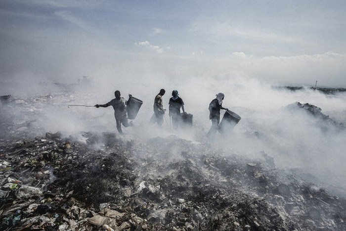 Scavenging in Port-au-Prince, Ouest, Haiti